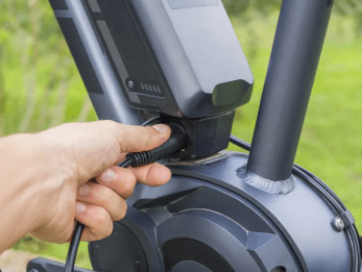 Hoe haal je de batterij uit een elektrische fiets?