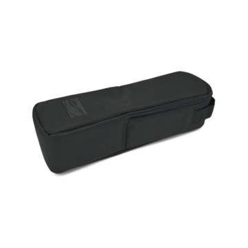 Driekwartaanzicht van de Contec Batterijtas voor Frame batterijen in liggende positie, genomen vanaf de onderkant.