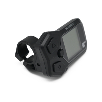 Driekwartaanzicht van de Shimano Steps display SC-E5000 fietscomputer vanuit een hoge hoek
