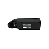 foto van de Shimano BT-E6010 36V 11.6Ah vanaf een zij aanzicht waar je de zijkant en de onderkant van de batterij kan zien zo zie je de stickers en de batterijpercentage indicator