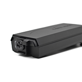 Voorkant van de Bosch Powerpack 360 Performance/Active bagagedrager E-Bike Vision fietsbatterij. De fietsaansluiting is zichtbaar.