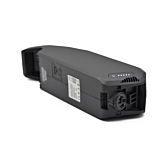 Driekwartaanzicht van de Bosch Powerpack 540 Performance/Active frame E-Bike Vision fietsbatterij. De batterij ligt op zijn zijkant, waardoor de onderkant zichtbaar is.