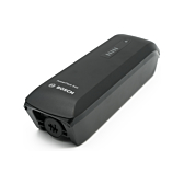 Driekwartaanzicht van de Bosch Powerpack 545 SMART Frame fietsbatterij vanaf rechts genomen.