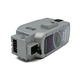 Driekwartaanzicht van de Panasonic Deluxe 36V 17Ah Compatible liggend  waar de fietsaansluiting en oplaadpoort goed te zien is.