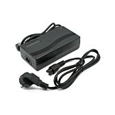 Driekwartaanzicht van de Gazelle Impulse 42V 3A Compatible lader met Rosenberger aansluiting met adapter.