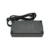 Onderaanzicht van de Gazelle Impulse 42V 3A Compatible lader met Rosenberger aansluiting.