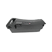 De Impulse 36V 14.5Ah Compatible batterij geproduceerd door EYXON vanuit een schuine hoek, de zijkant en de bovenkant van de batterij zijn duidelijk te zien, inclusief de batterijindicator bovenop de batterij. De oplaadpoort is gesloten.