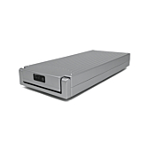foto van de Sparta E-motion C1/C2/C3 Batavus compatible 13.6Ah fietsbatterij (zilver) Incl. lader vanaf de zijkant waar je de zijkant kan zien en een deel van de achterkant van de batterij.