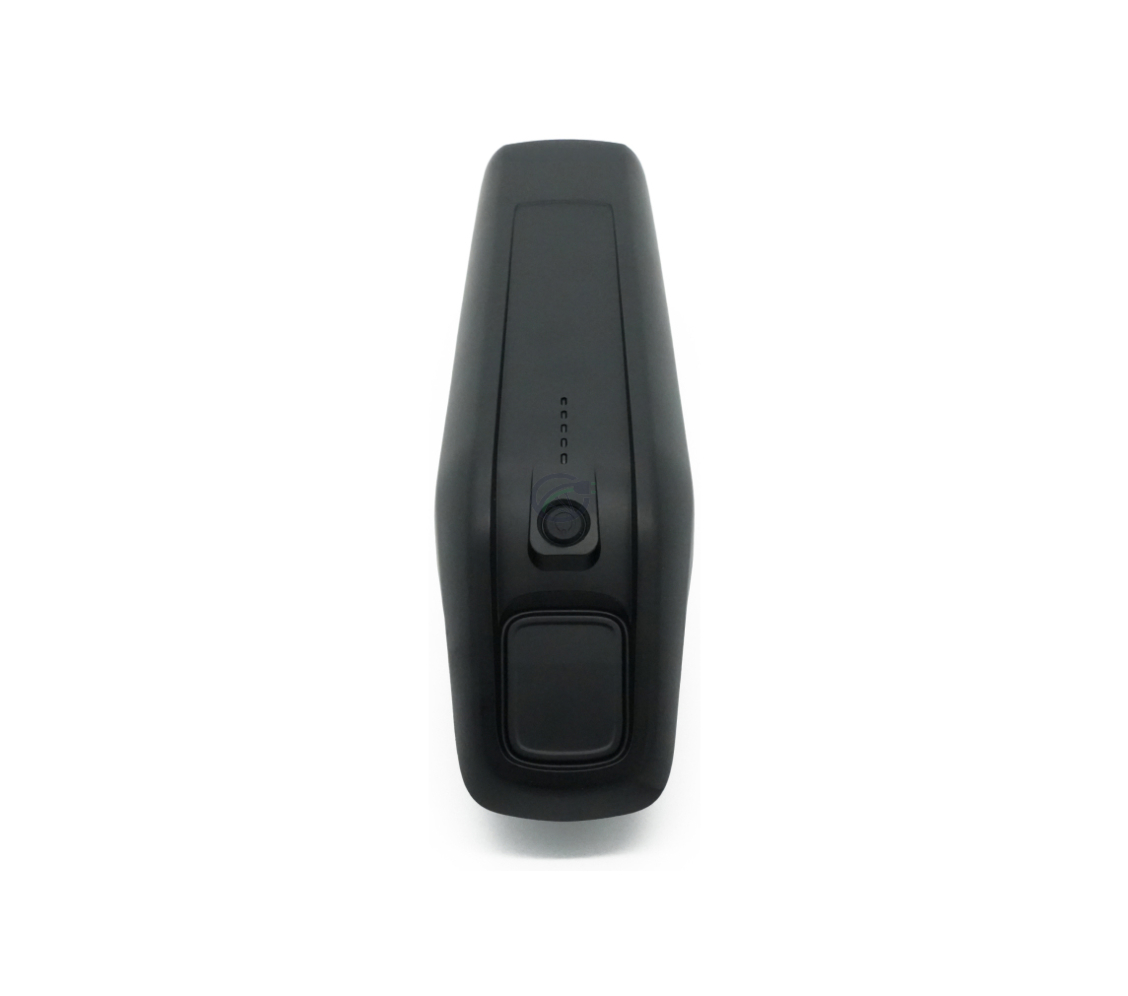 Vooraanzicht van de AEG DownTube 36V 10.4Ah vervangende fietsbatterij waarop de led-indicatie en power button goed op te zien is.
