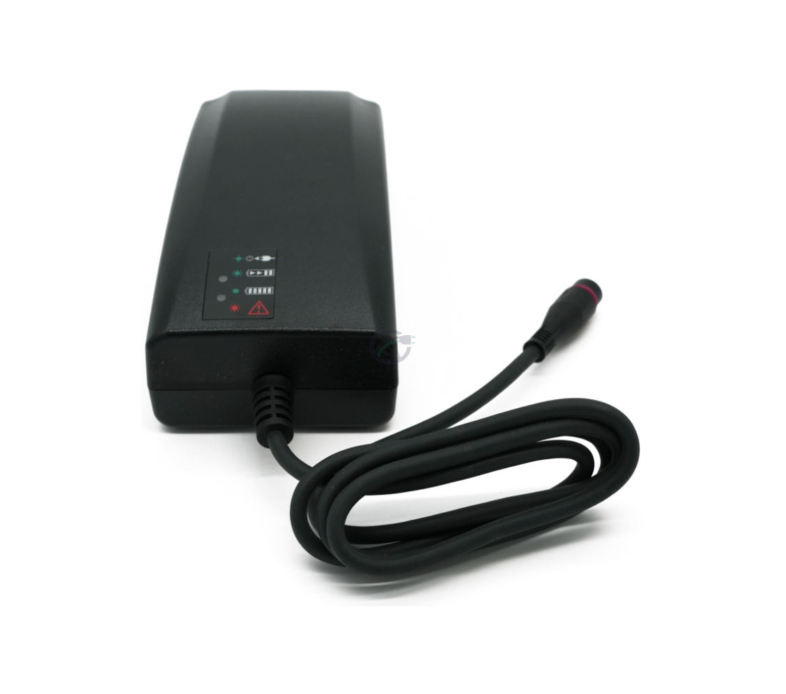 Achteraanzicht van de Alber Neodrives Z20 V8 RS lader. De oplaadindicator is zichtbaar.