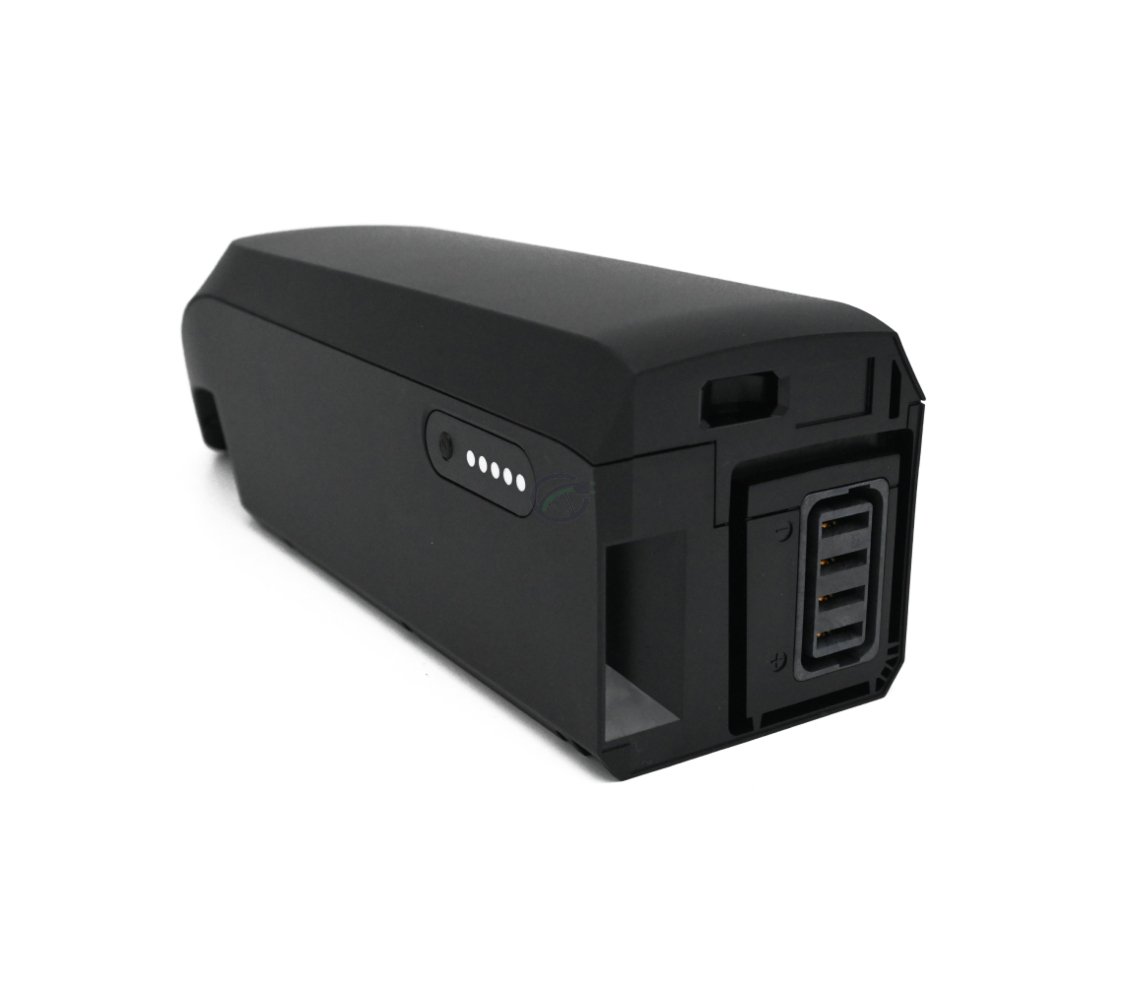 foto van de Shimano BT-E6010 36V 11.6Ah vanaf de achterkant waar je de aansluiting van de batterij voor in de fiets ziet en de batterij indicator die aangeeft hoeveel percentage er nog beschikbaar is