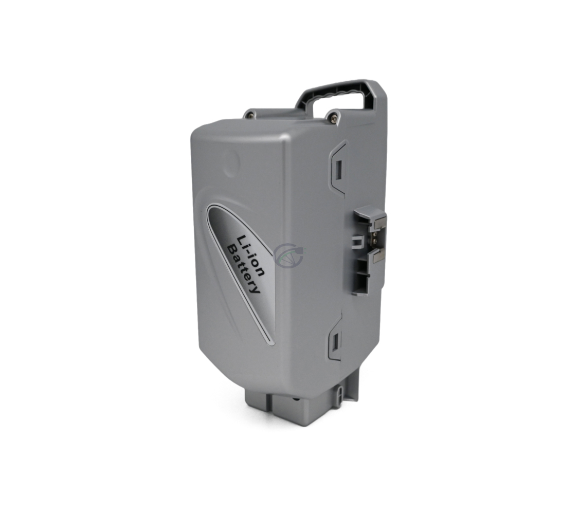 foto van de Flyer Kalkhoff Panasonic Compatibel 26V 13Ah Fietsbatterij vanaf de achterkant waar je ''Li-ion Battery'' ziet staan en de achterkant van de hendel zichtbaar is
