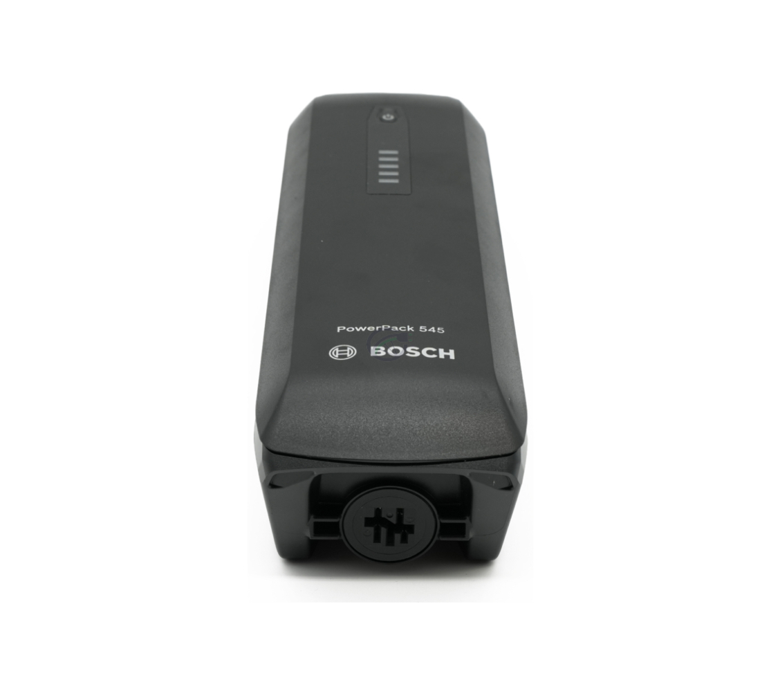 Foto genomen vanaf de voorkant van de Bosch Powerpack 545 SMART Frame fietsbatterij. De voorkant en de onderkant met de fietsaansluiting van de batterij zijn zichtbaar.
