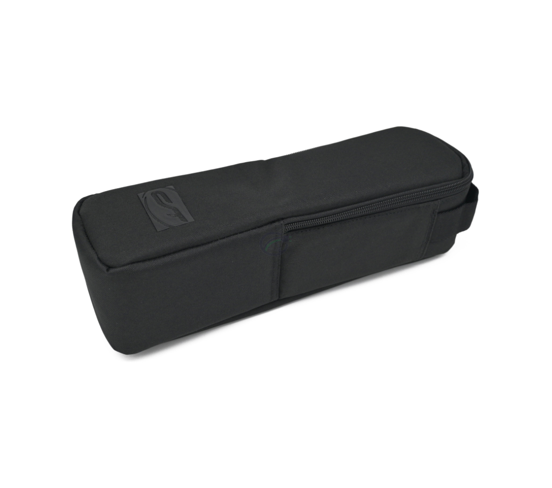 Driekwartaanzicht van de Contec Batterijtas voor Frame batterijen in liggende positie, genomen vanaf de onderkant.
