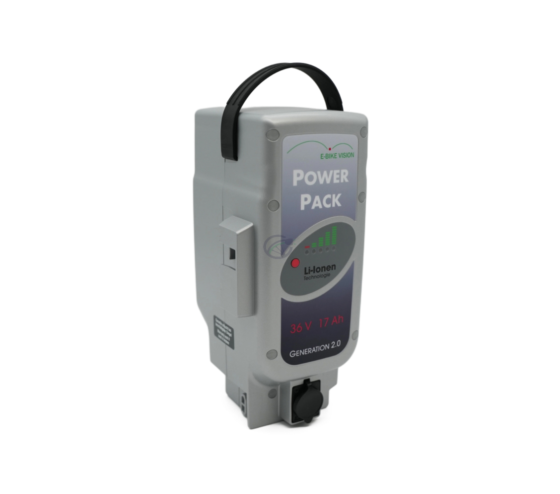 Driekwartaanzicht van de Panasonic Deluxe 36V 17Ah Compatible waar de oplaadpoort zichtbaar is.
