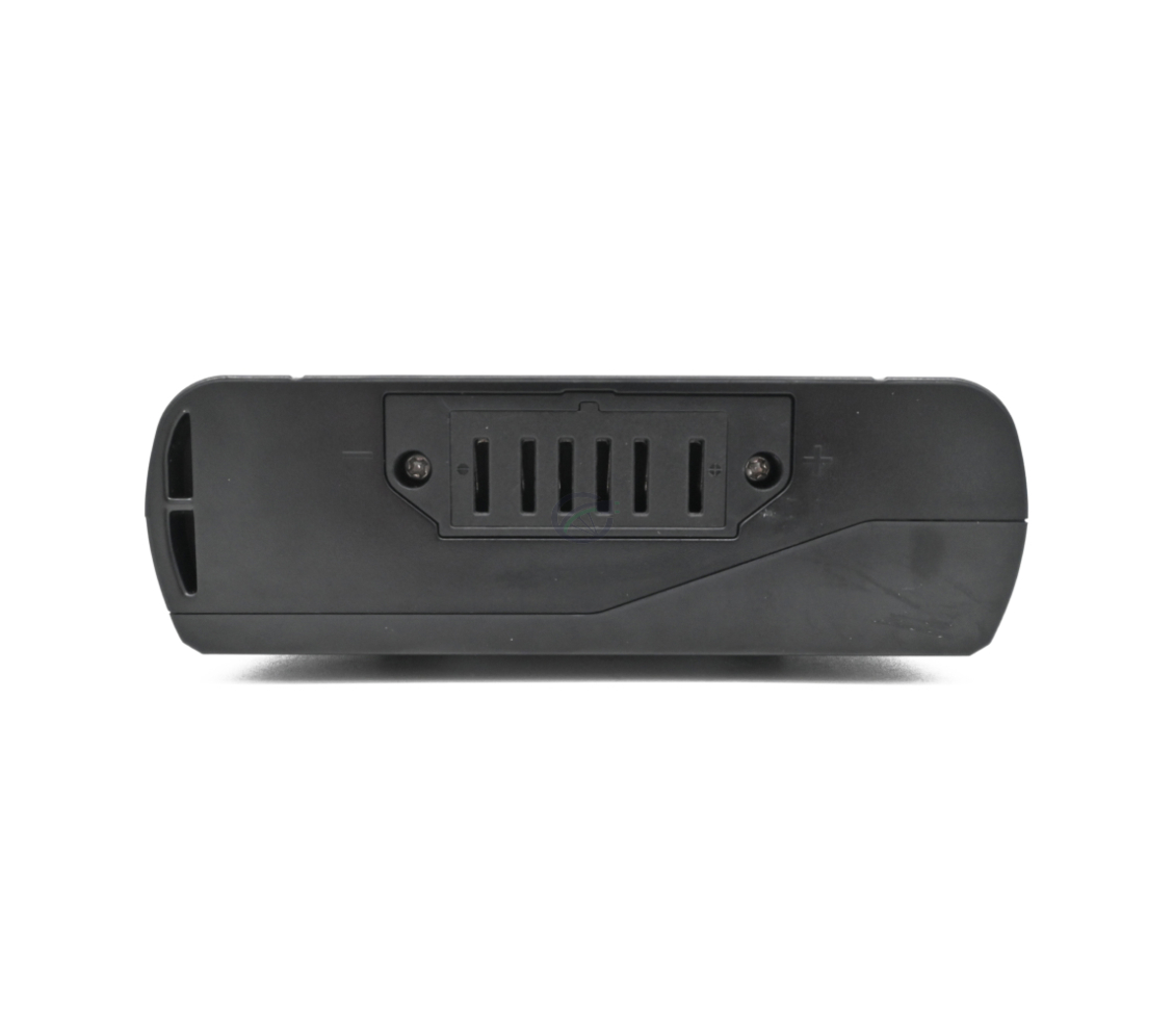 Vooraanzicht van de EYXON Sparta/Batavus B400 36V 12.8Ah Compatible fietsbatterij. De aansluiting van de batterij op de fiets is duidelijk te zien.