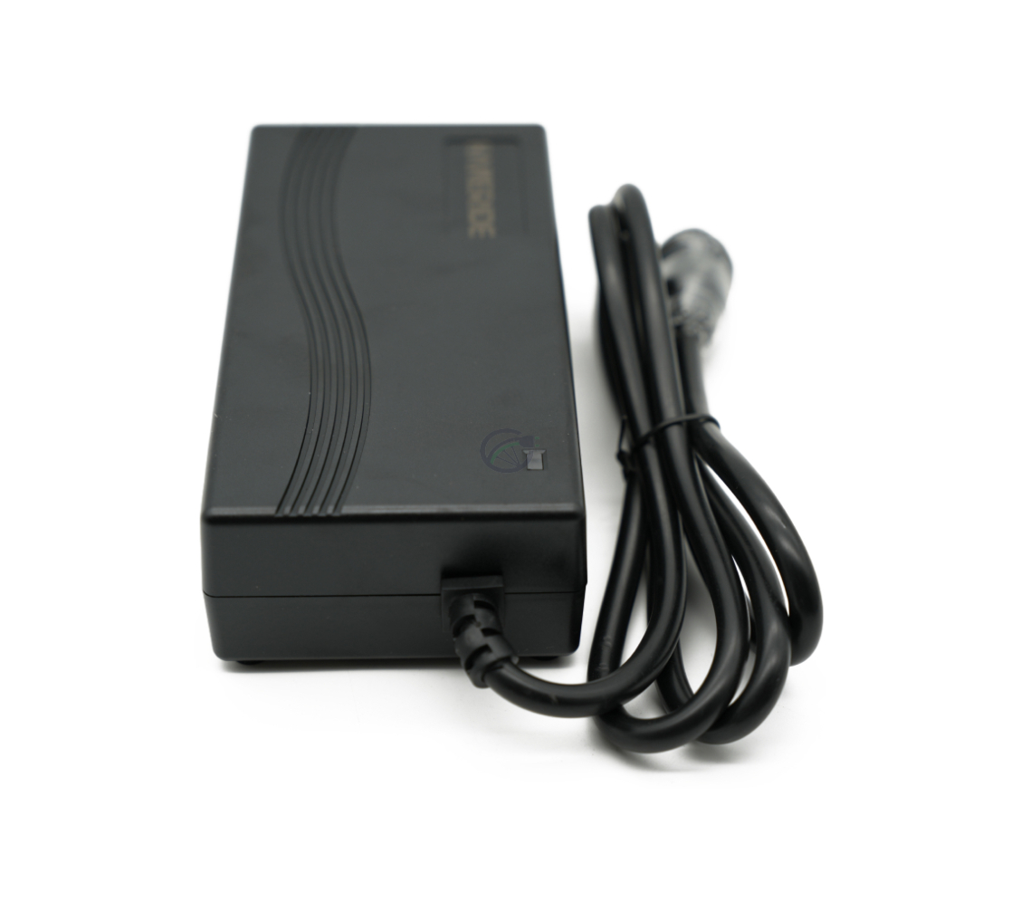 Achteraanzicht van de Gazelle Impulse 42V 3A Compatible lader met Rosenberger aansluiting.