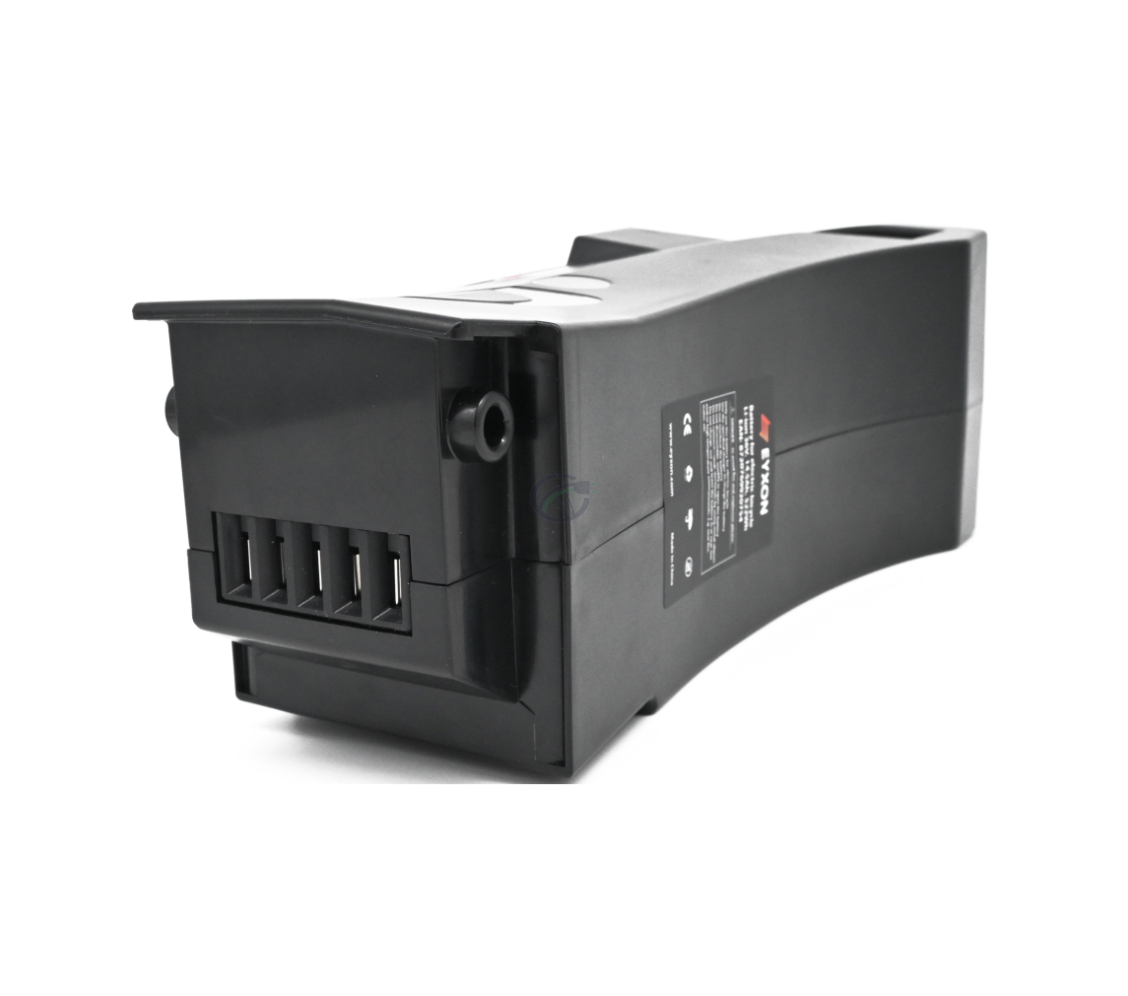 Afbeelding van de Impulse 36V 14.5Ah Compatible batterij geproduceerd door EYXON. De afbeelding is vanuit een schuine hoek genomen waardoor de fietsaansluiting zichtbaar is.
