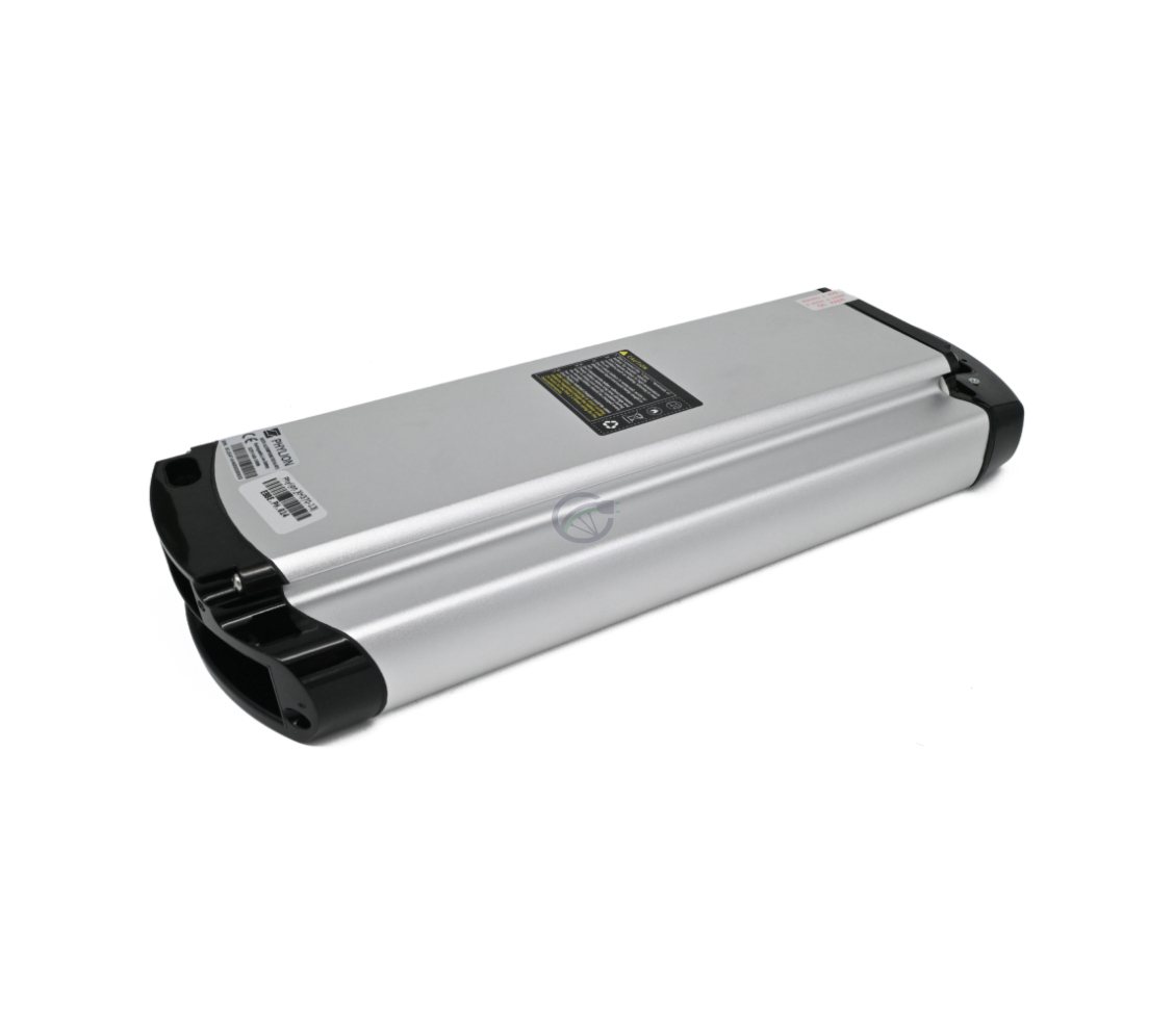 Onderaanzicht van de Phylion XH370-13J Wall-E 37V 14Ah (2-polig). De foto van deze Phylion batterij is vanuit een driekwart hoek genomen, waardoor de onderkant en de zijkant van de batterij zichtbaar zijn.