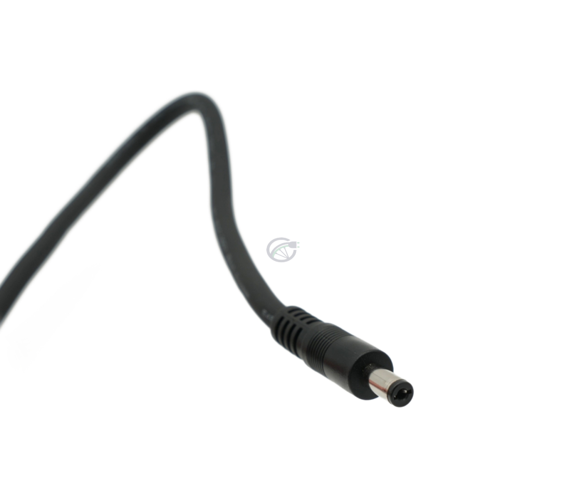 Close-up van de aansluiting van de Rad Power Bikes 48V 2A lader.
