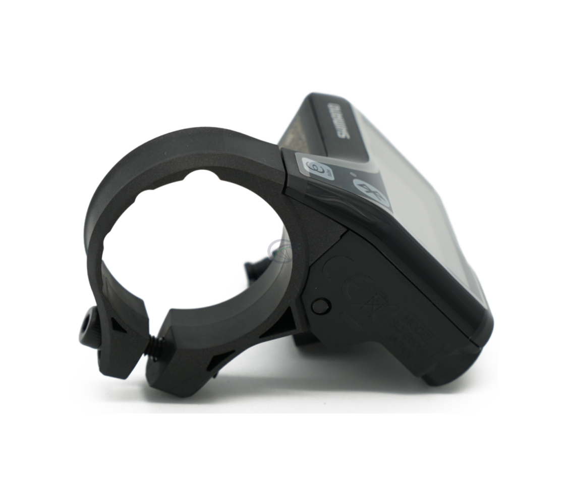 Zijaanzicht van de Shimano Steps SC-E8000 waar de display en de aansluiting te zien zijn.