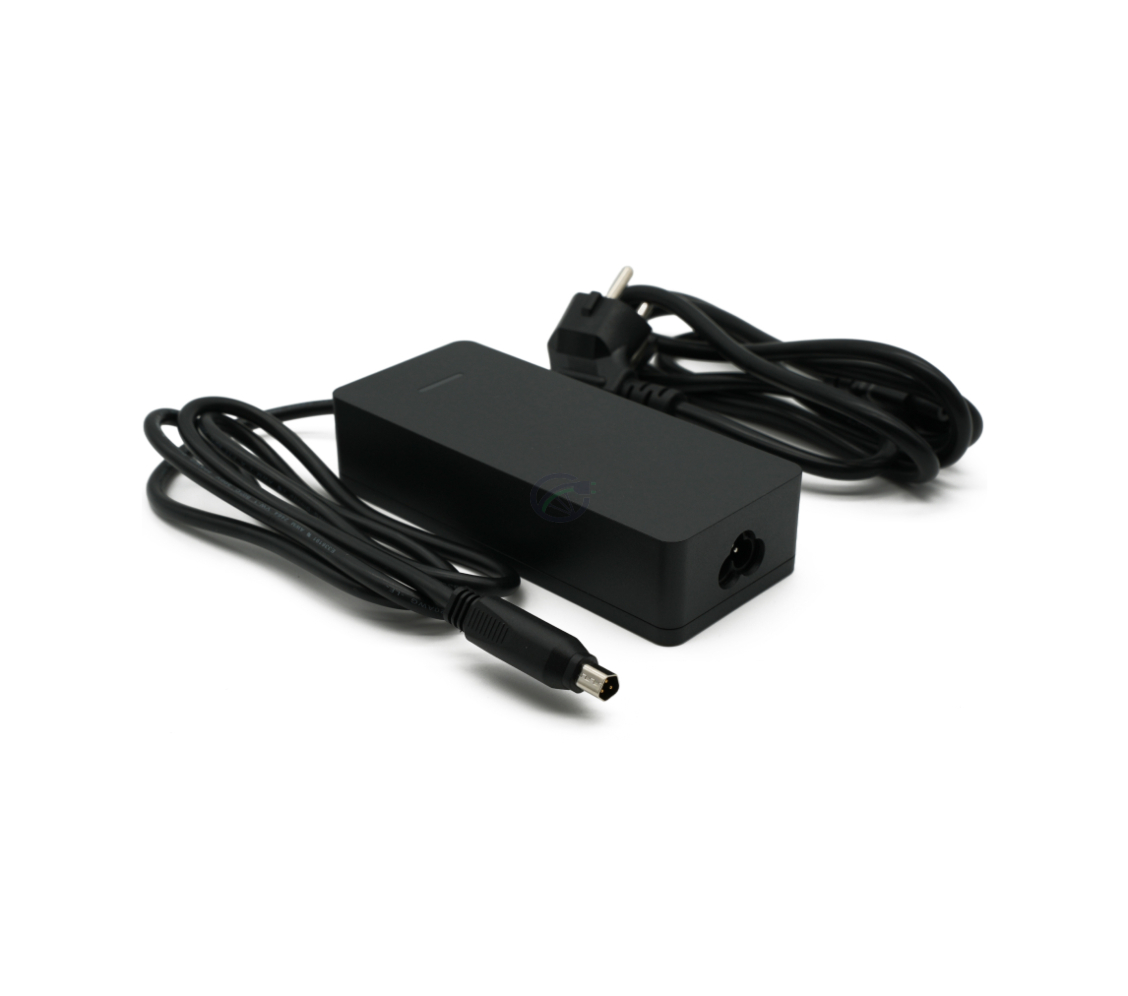 Driekwartaanzicht van de Sparta lader / Batavus E-Motion Smart waar de power aansluiting goed te zien is. 