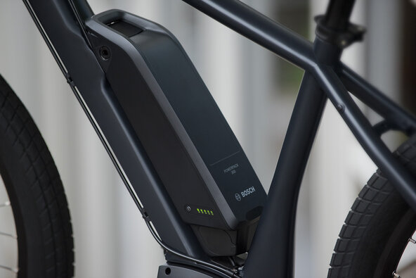 Afbeelding van de Bosch PowerTube, waarop ook de binnenkant van de batterij te zien is.